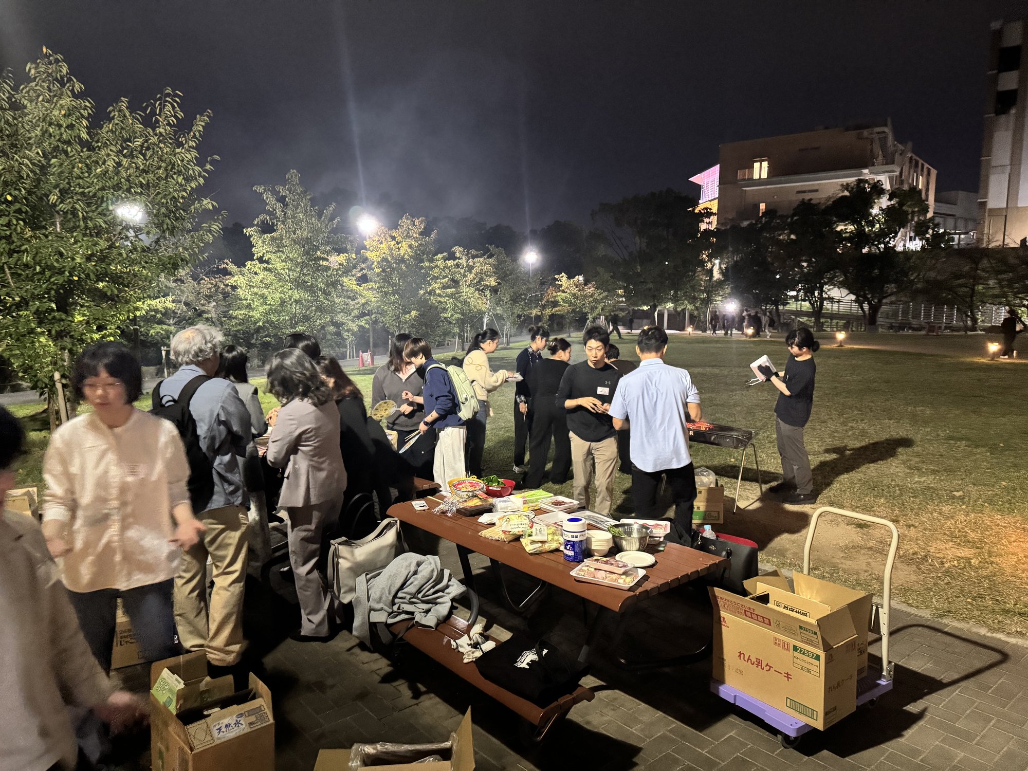 工学芝生での BBQ の様子